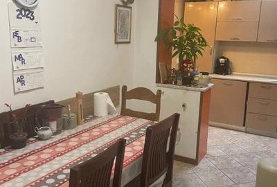 Apartament cu 4 camere decomandat, mobilat în Casa de Cultură