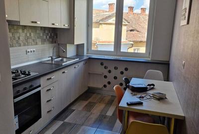 Apartament cu 2 camere semidecomandat în Ultracentral