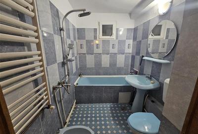 Apartament cu 3 camere decomandat, mobilat în Micro IV - 8