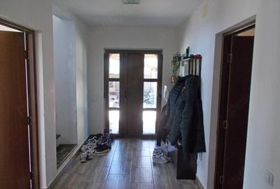 Casă cu 4 camere cu Teren 1190 Mp în Parța - 11