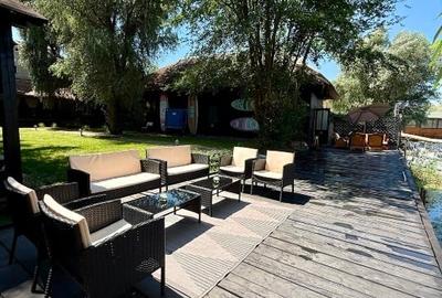 OPORTUNITATE ! Delta Dunarii - Casa de vacanta - 2 duplexuri + 4 cabane - 8