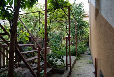 Oferta - casa de vanzare  si teren 241 mp, in zona Andronache - 17