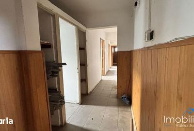 Apartament cu 4 camere decomandat în Petros - 6