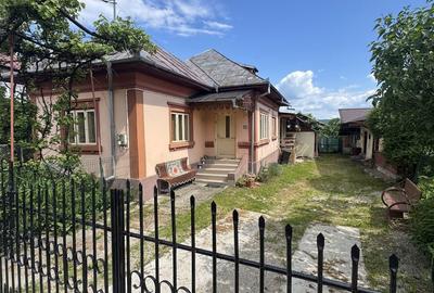 Casă cu 4 camere în Domnești - 1