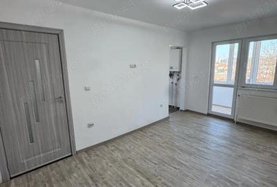 Apartament cu 3 camere semidecomandat în Central - 4