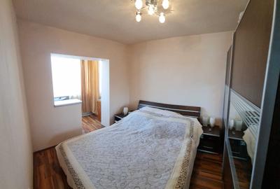 Apartament cu 4 camere decomandat, mobilat în Tractorul - 4