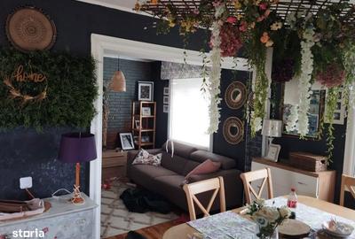 Casă cu 8 camere cu Teren 1000 Mp în Central