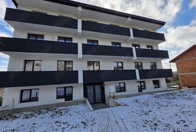 Apartament cu 3 camere decomandat în Bucium - 2