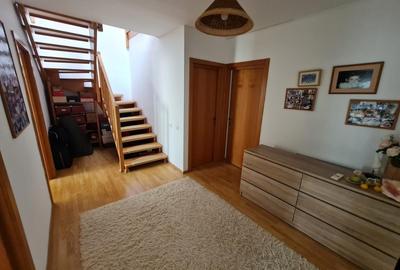 Duplex cu 4 camere cu Canalizare în Central - 12