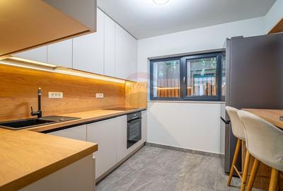 Casă cu 7 camere cu Teren 251 Mp în Central - 10