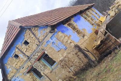 Casă cu 4 camere cu Teren 1077 Mp în Podeni - 3