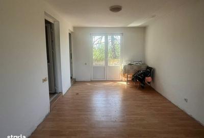 Casă cu 4 camere cu Teren 1200 Mp în Central