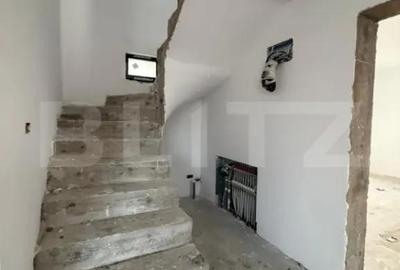 Casă cu 4 camere cu Teren 324 Mp în Central - 1