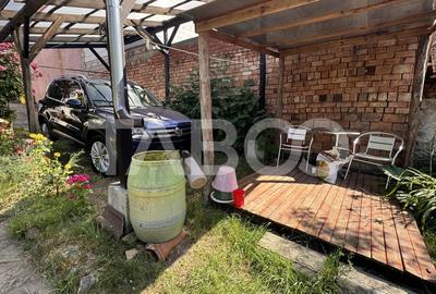 Casa de vanzare cu curte spatioasa loc relaxare si gradina Cornatel - 8