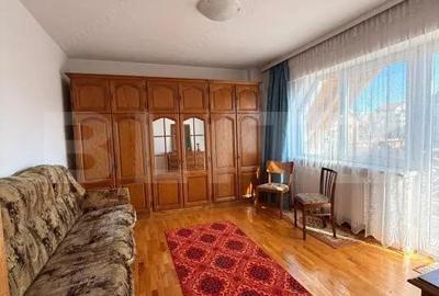 Casă cu 6 camere cu Teren 1170 Mp în Tractorul - 9