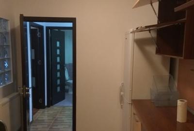 Garsonieră decomandată în Apărătorii Patriei