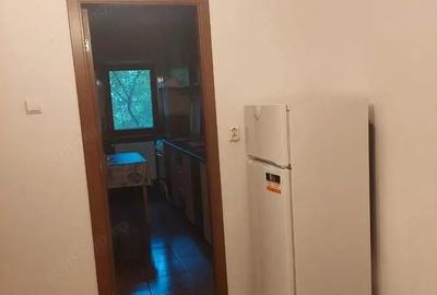 Garsoniera cocheta, mobilata ?i utilata, etaj 1, metrou Titan - 7