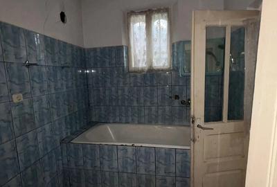 De vanzare casa la 10 min de Roman, 3 camere 2 bai, teren 585 mp, 39.000 euro - 2