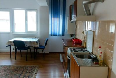 Garsonieră decomandată în Traian - 7