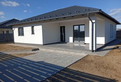 Casă cu 4 camere cu Teren 400 Mp în Bradu - 3