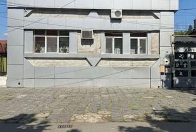 Casă cu 4 camere cu Teren 700 Mp în Central - 1