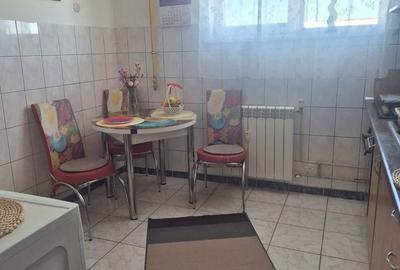 Apartament cu 3 camere semidecomandat în Central - 1