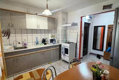 Apartament cu 3 camere semidecomandat în Gojdu - 2