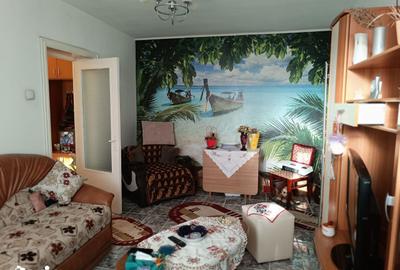 Apartament cu 3 camere semidecomandat în Sud - 1
