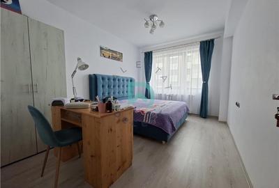 Apartament cu 3 camere decomandat în 13 Decembrie - 2