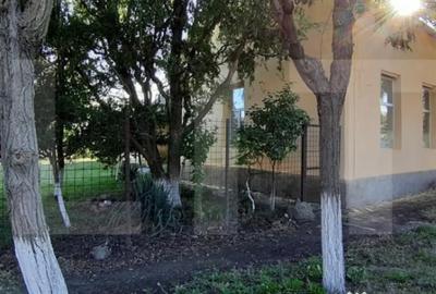 Casă cu 6 camere cu Teren 1400 Mp în Checea