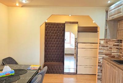 Vand apartament 2 camere decomandat in Deva, zona Zamfirescu, suprafat - 8