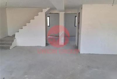 Casă cu 4 camere cu Teren 237 Mp în Valu lui Traian - 1