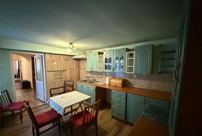 Casă cu 3 camere cu Canalizare în Central - 1