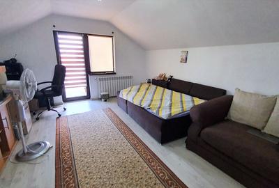 Casă cu 8 camere cu Canalizare în Calea Poplăcii - 1