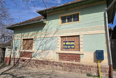 Casă cu 3 camere cu Teren 2500 Mp în Pietroasa - 2