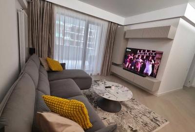 Apartament cu 3 camere semidecomandat, mobilat în Pipera