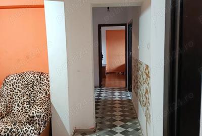 Inchiriez apartament cu 3 camere pe str.panselutelor ap 18 etaj 1 - 1