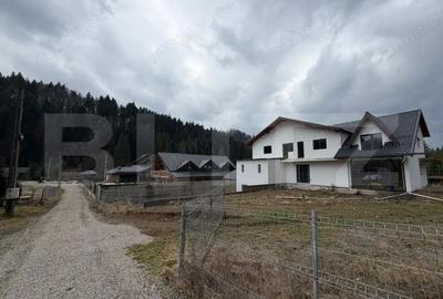 Casă cu Teren 950 Mp în Central - 2