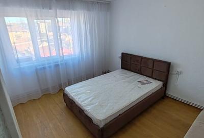 Apartament cu 2 camere decomandat în Casa de Cultură