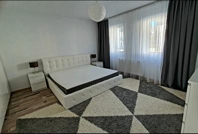 Apartament cu 2 camere decomandat în Tractorul - 4