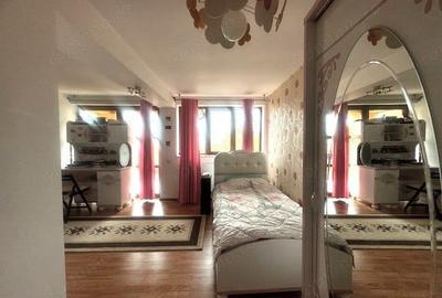 Casă cu 5 camere cu Teren 382 Mp în Central - 2