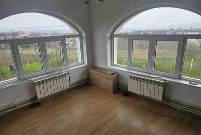 Casă cu 6 camere cu Teren 15000 Mp în Galata - 2