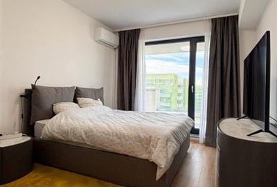 Penthouse cu 3 camere decomandat, mobilat în Tractorul - 4