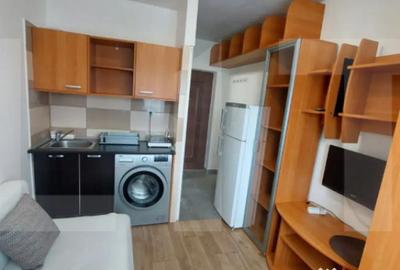 Garsonieră decomandată în UTA