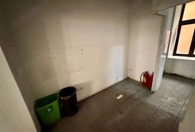 Spațiu comercial, de 71 mp, în P-ța Unirii - 2