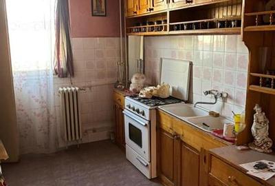 Apartament cu 3 camere semidecomandat în Complex Studențesc