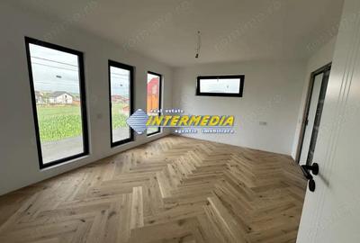 Casă cu Teren 550 Mp în Ighiu - 6