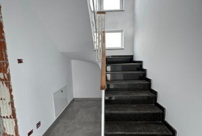 Casă cu 4 camere cu Teren 250 Mp în Est - 2