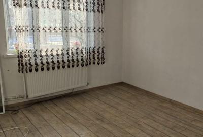 Apartament cu 4 camere decomandat în Chițeasca - 2