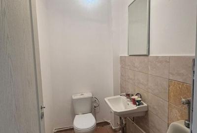 Casă cu 3 camere cu Canalizare în Central - 2